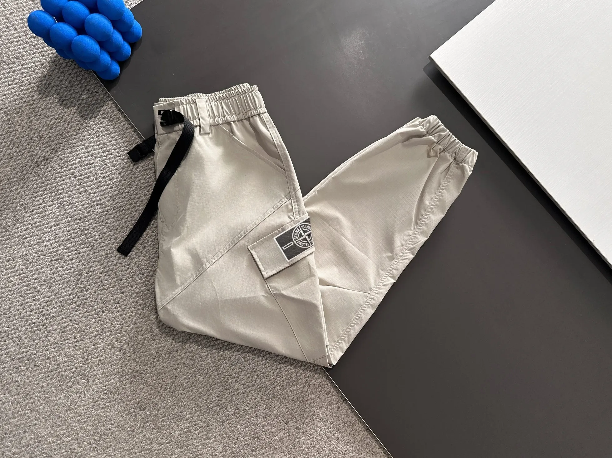 🅿️400 shipped next day Stone lsland/stone island 2025 spring and summer new elastic band casual solid color leggings trousers, trousers hem with two needle stitches, fine and firm stitching, counter-customized fabrics with high breathability and comfort, impeccable details, brand element design concept, reflecting high quality. It feels delicate and soft! It presents a casual cut and the upper body shape is great! Size: M-3XXL